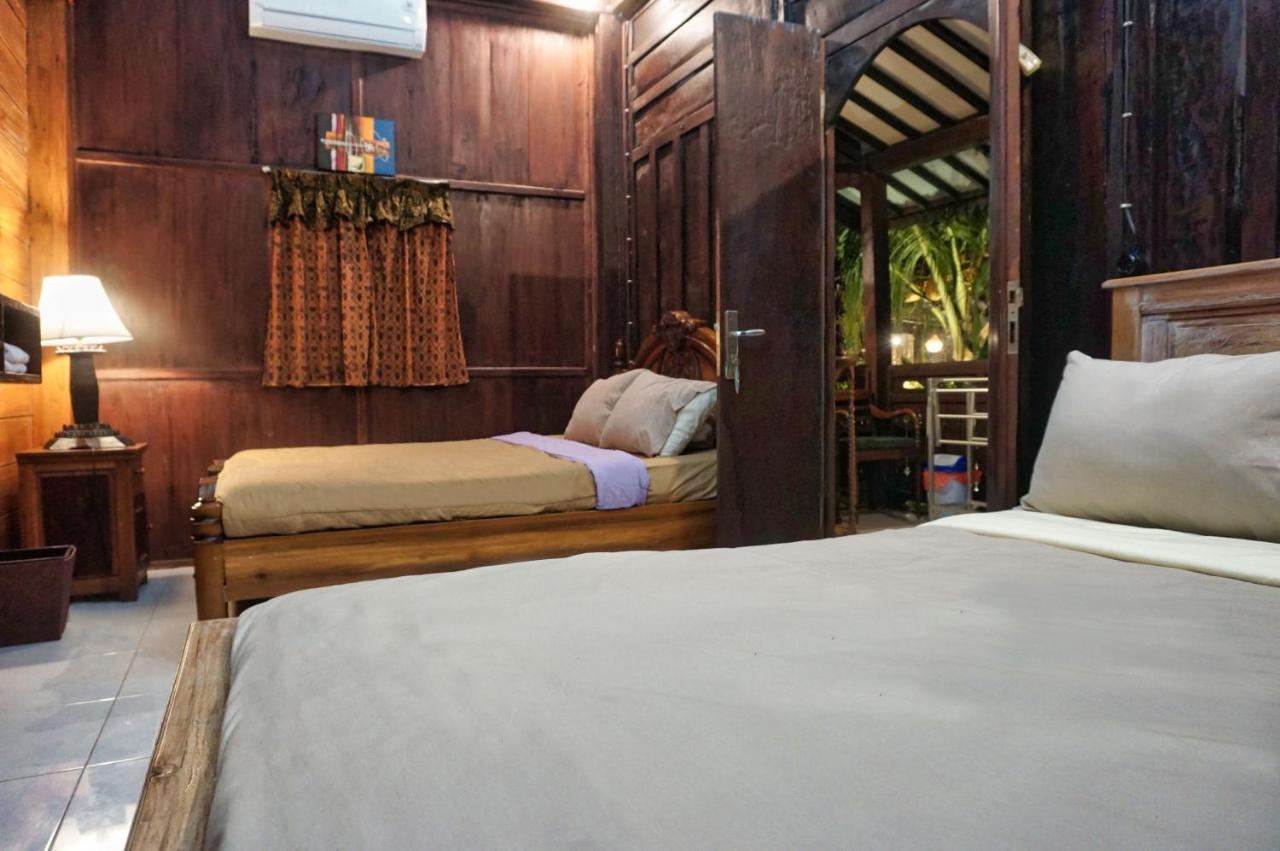 The Wisma Pulau Merah Pasanggaran Ngoại thất bức ảnh