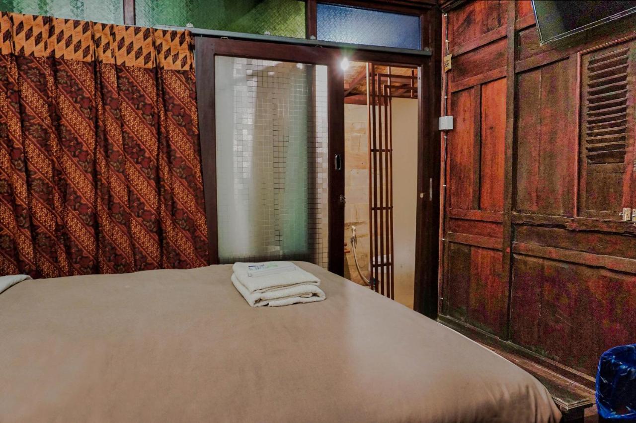 The Wisma Pulau Merah Pasanggaran Ngoại thất bức ảnh