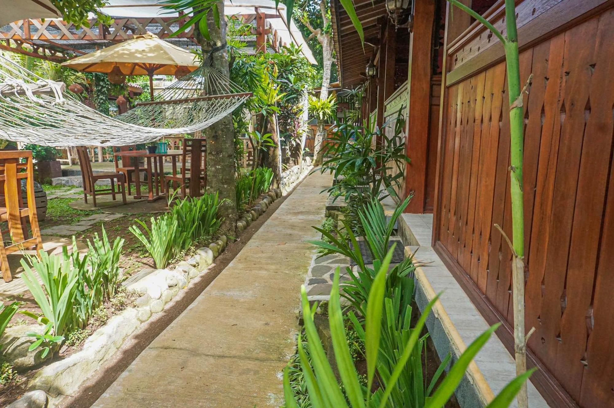 The Wisma Pulau Merah Pasanggaran Phòng bức ảnh