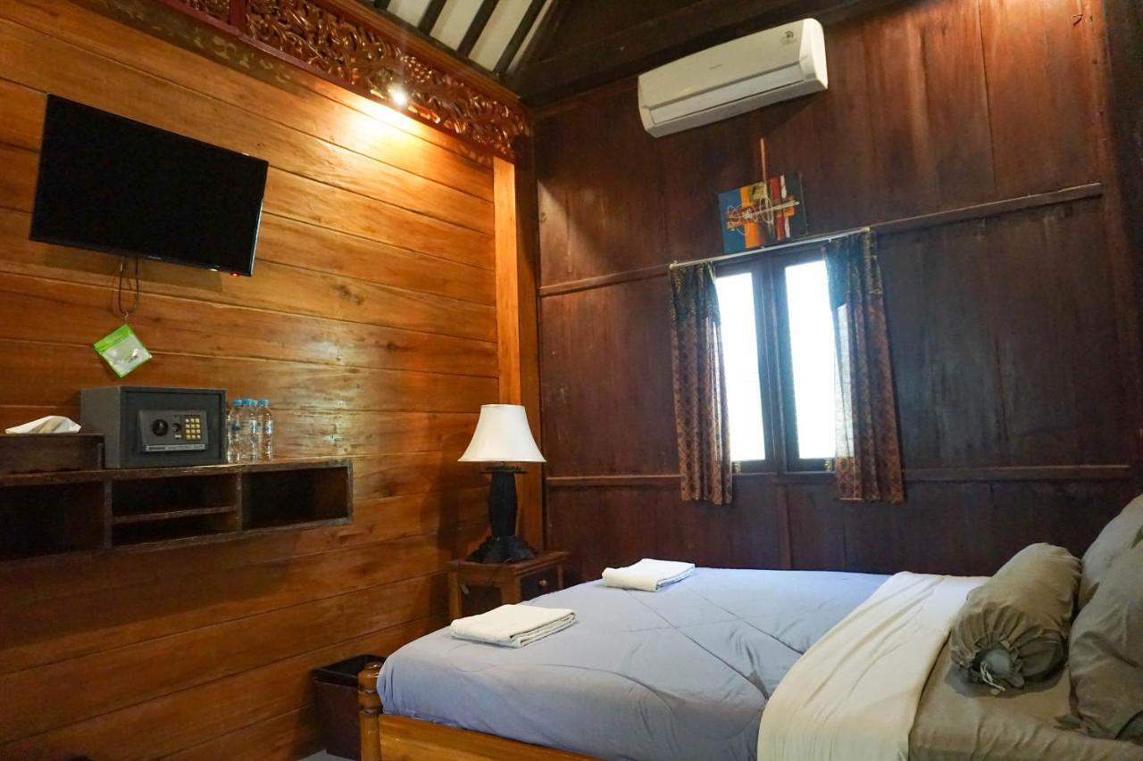 The Wisma Pulau Merah Pasanggaran Ngoại thất bức ảnh
