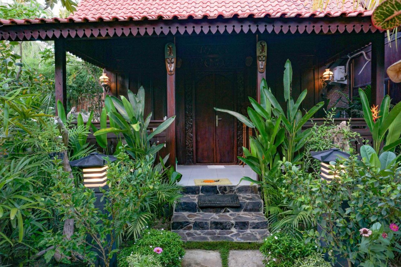 The Wisma Pulau Merah Pasanggaran Ngoại thất bức ảnh